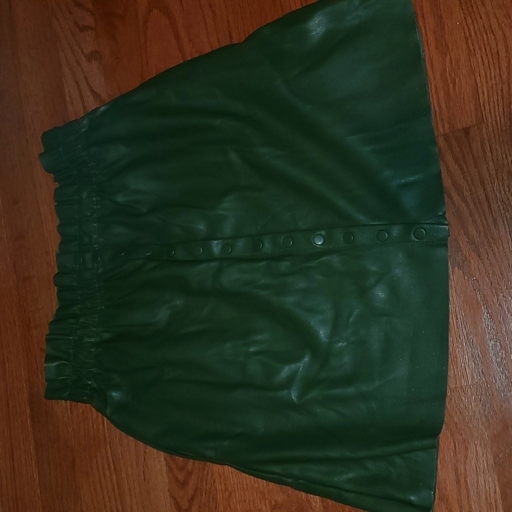 Womens Zara Vegan leather skirt Olive green Sz Small.